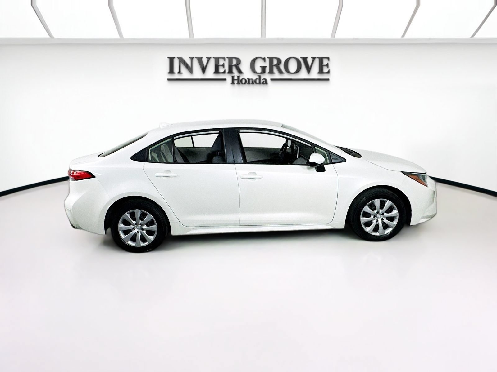 Used 2020 Toyota Corolla LE FWD image 4