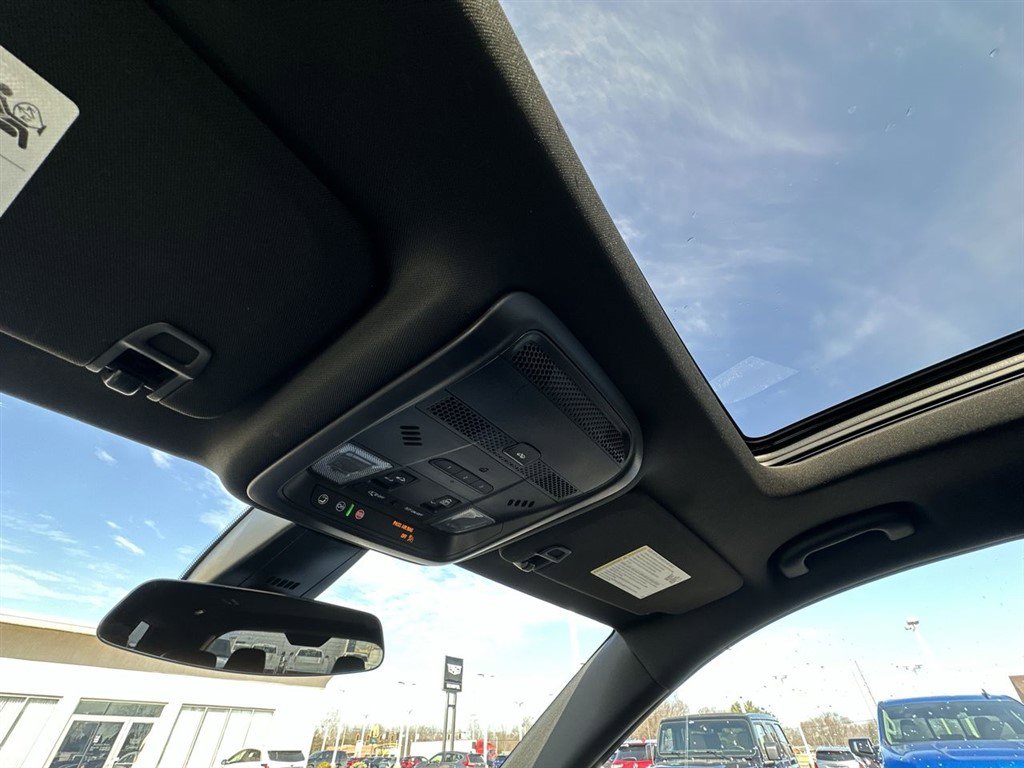 Certified 2024 Cadillac XT6 Premium Luxury AWD/4WD image 19
