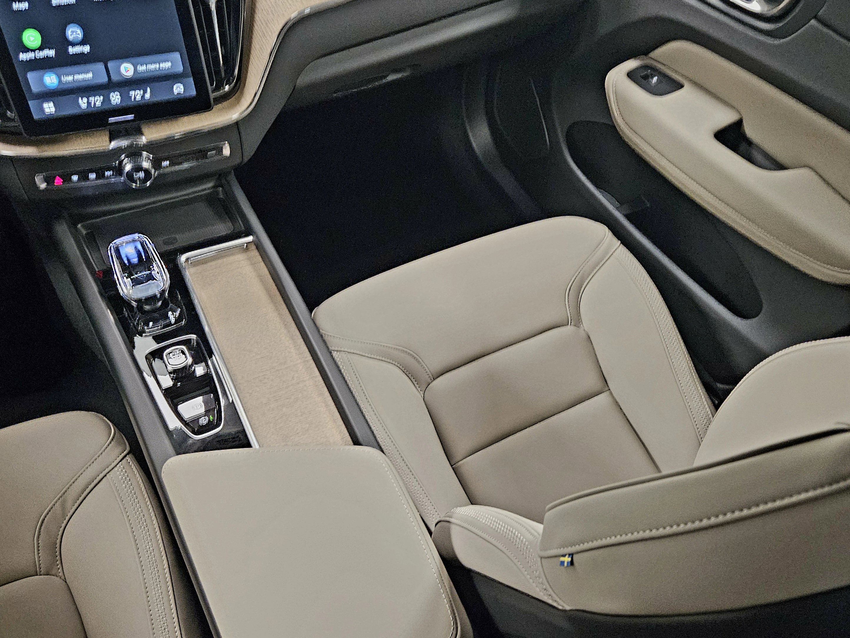 New 2026 Volvo XC60 B5 Plus w/ Climate Package image 17