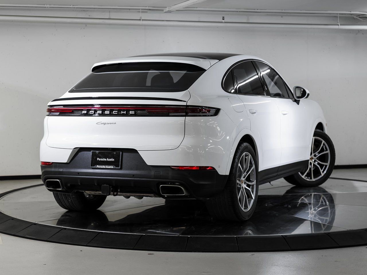Certified 2025 Porsche Cayenne Coupe image 7