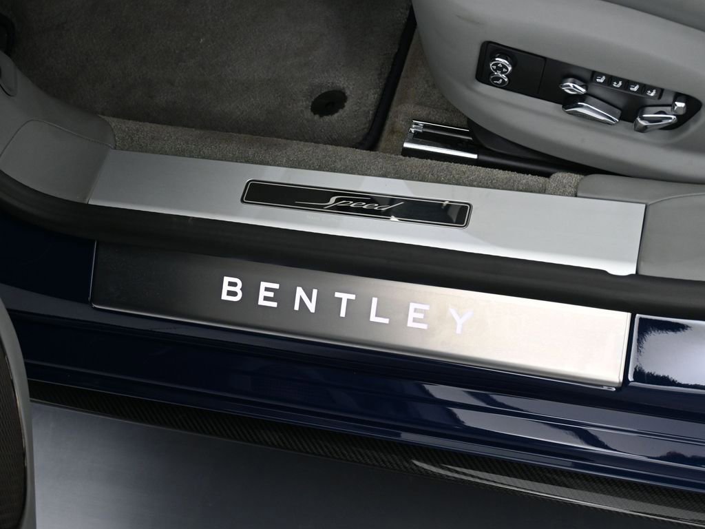 Used 2025 Bentley Flying Spur Plug-In Hybrid image 16