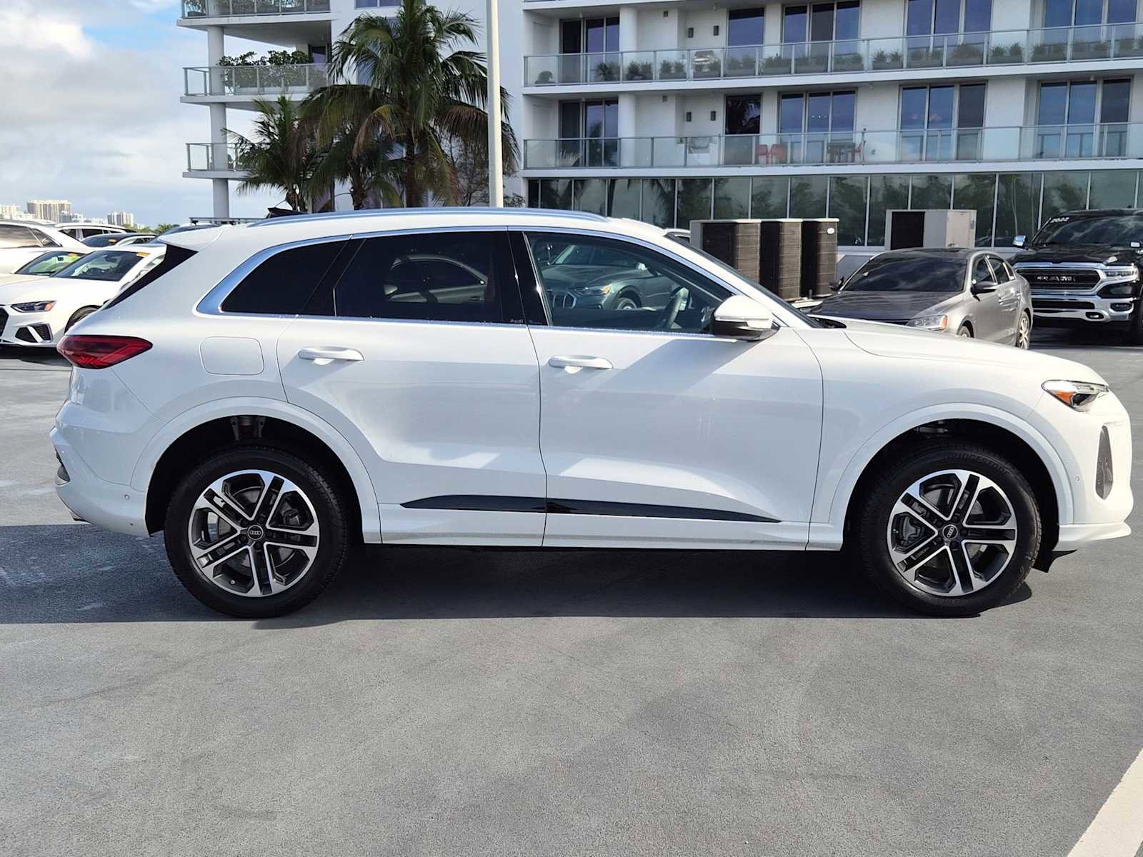 Certified 2025 Audi Q5 Premium Plus w/ Premium Plus image 7