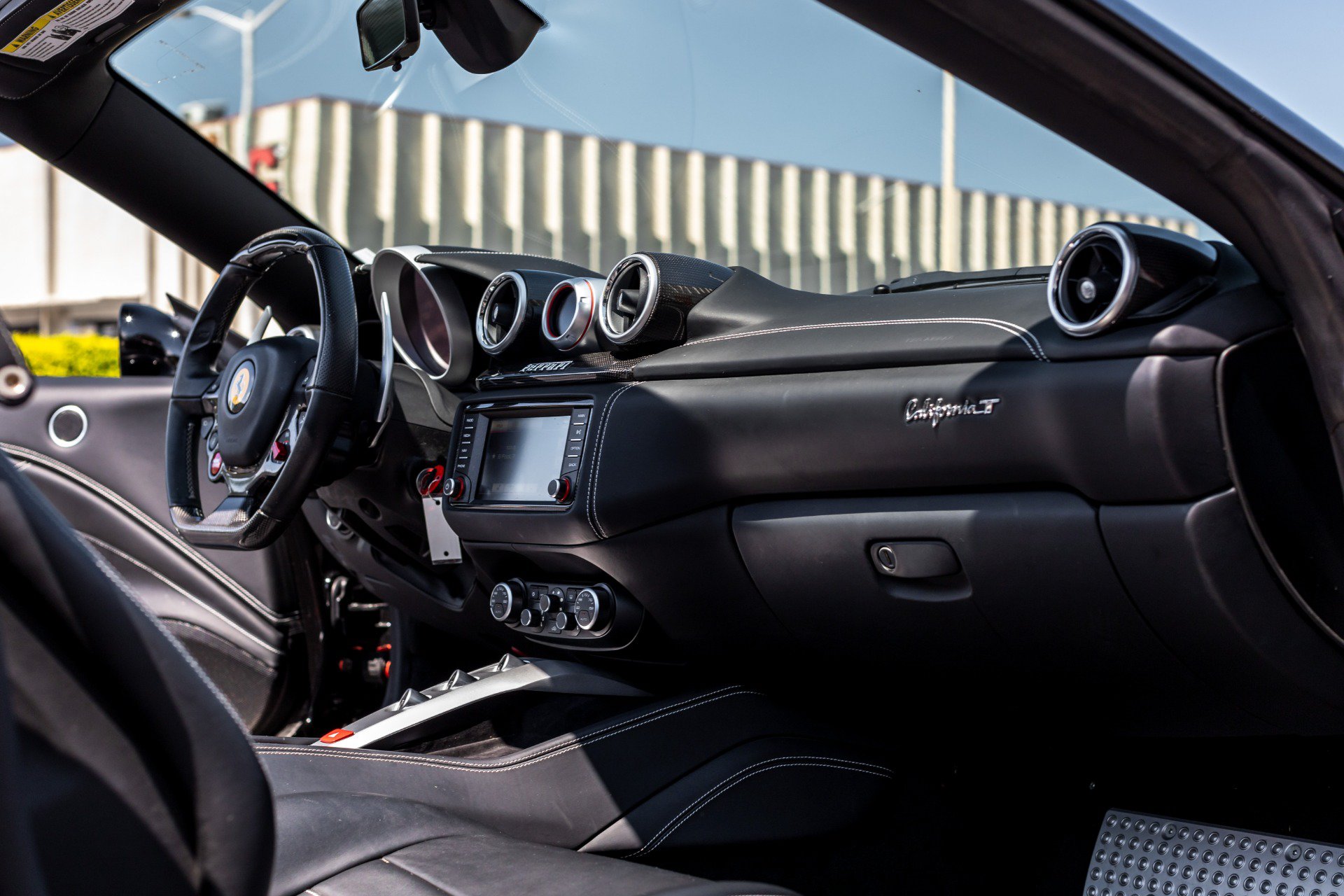 Used 2017 Ferrari California T RWD image 7
