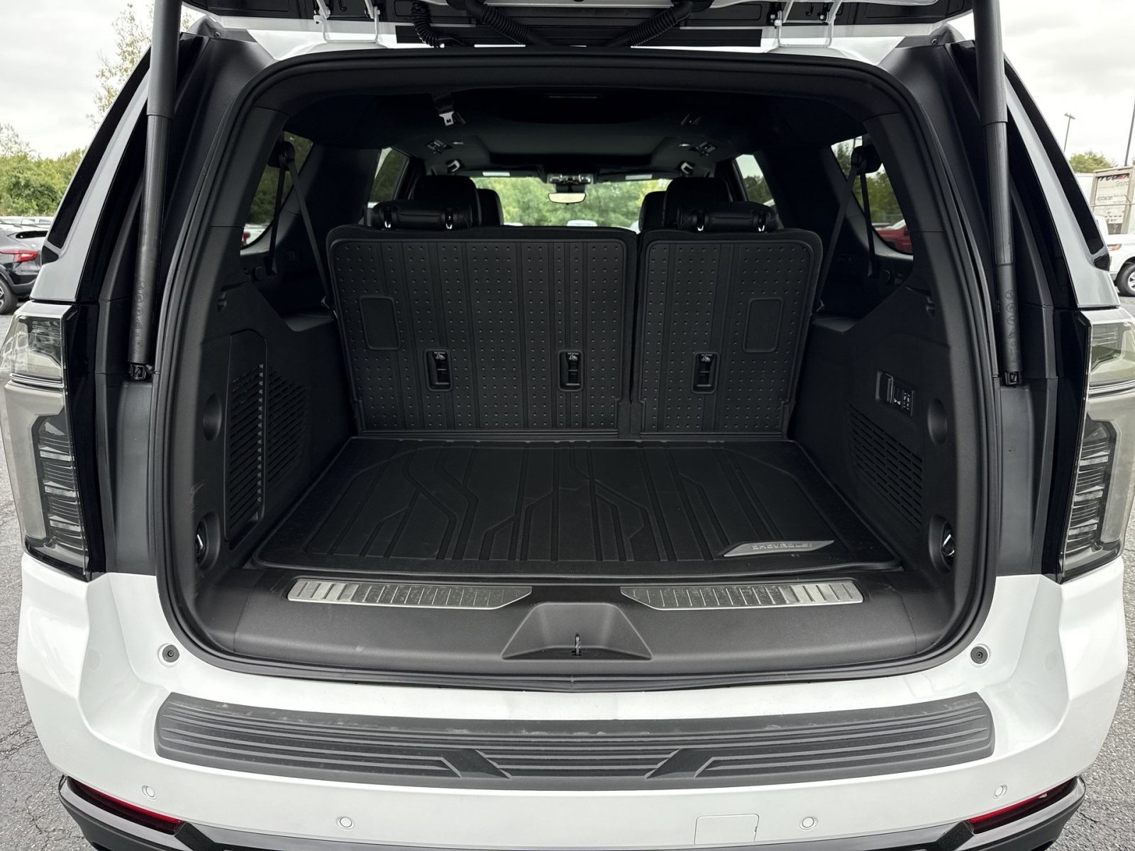 New 2026 Chevrolet Suburban RST w/ Advanced Technology Package AWD/4WD image 28