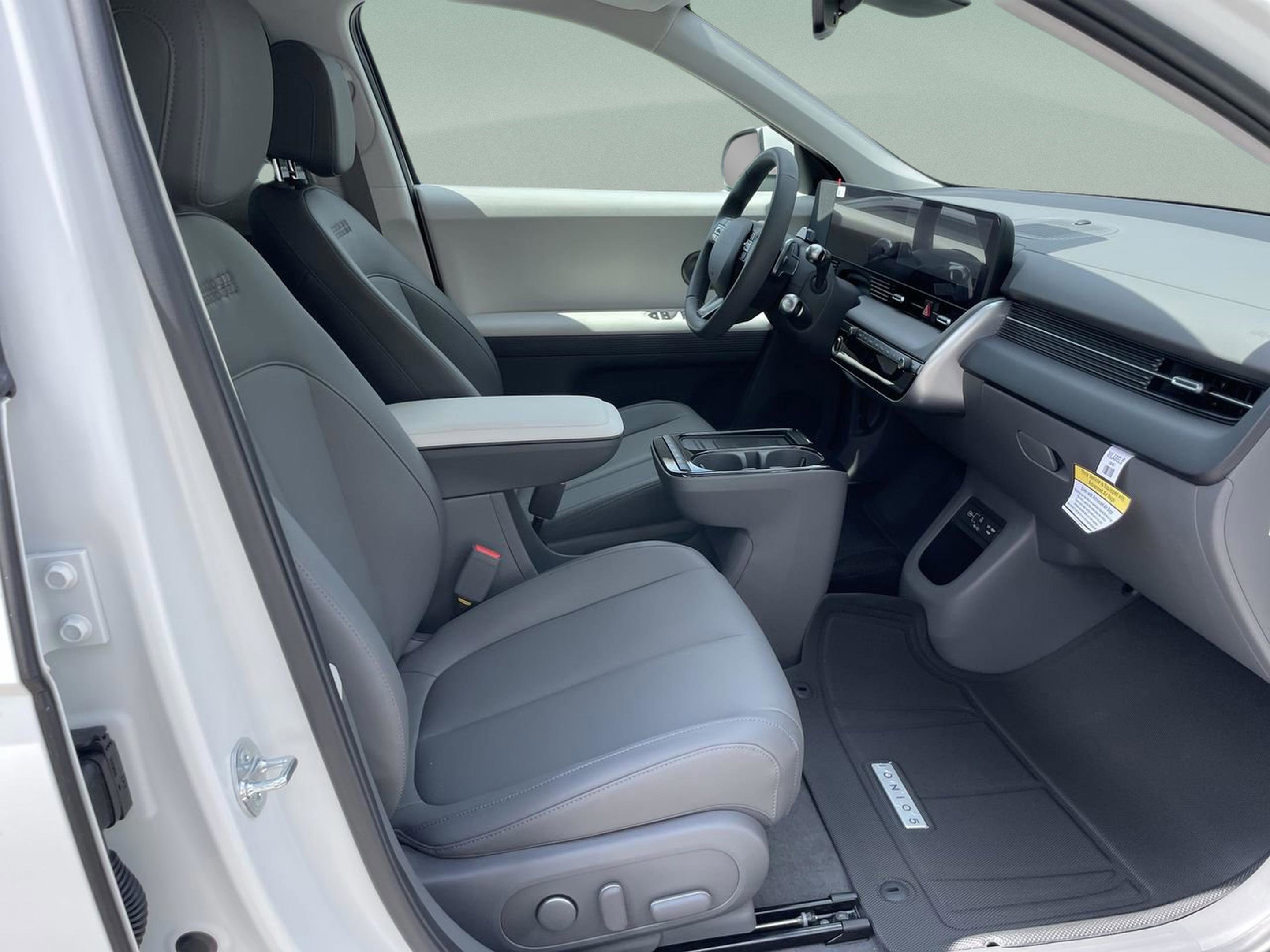 New 2025 Hyundai Ioniq 5 SEL image 17
