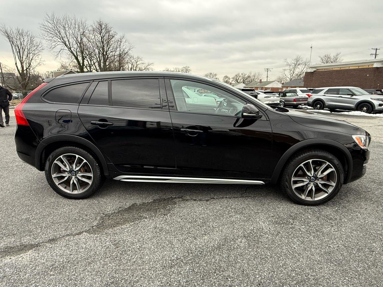 Used 2018 Volvo V60 T5 Cross Country w/ Convenience Package image 6