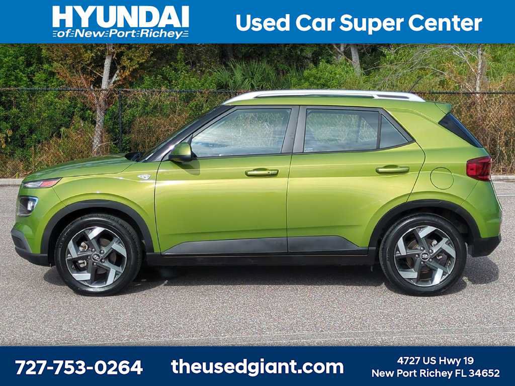 Certified 2024 Hyundai Venue SEL FWD image 2