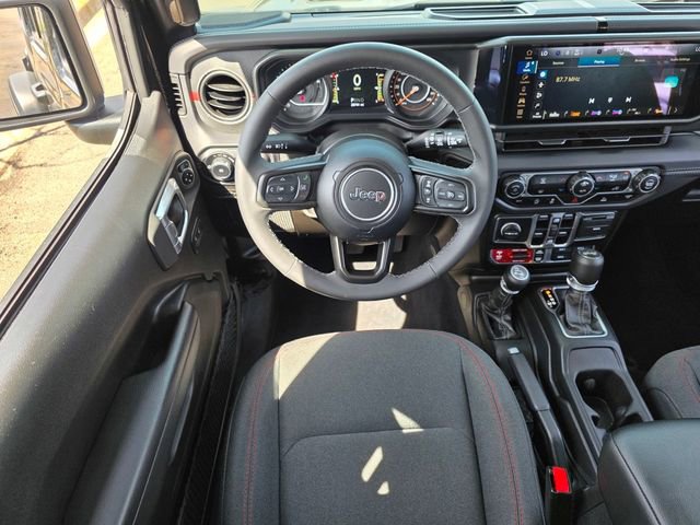 Used 2025 Jeep Wrangler Unlimited Rubicon AWD/4WD image 8