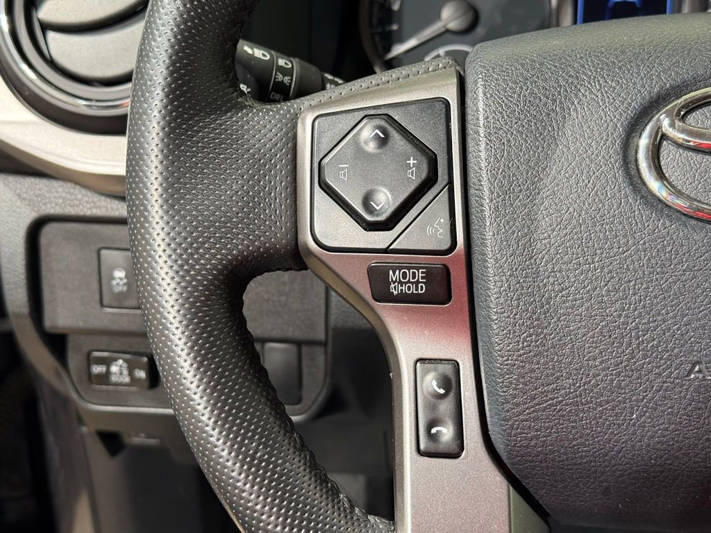 Certified 2020 Toyota Tacoma SR5 w/ Technology Package AWD/4WD image 21