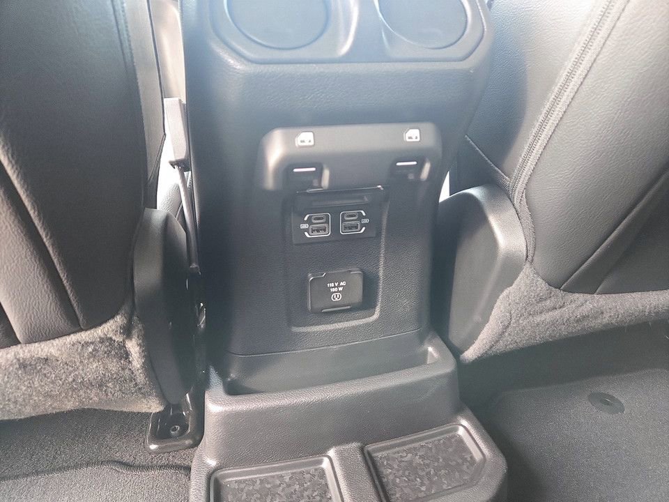 Used 2023 Jeep Wrangler Unlimited Sahara AWD/4WD image 30