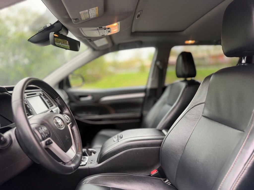 Used 2018 Toyota Highlander XLE AWD/4WD image 15