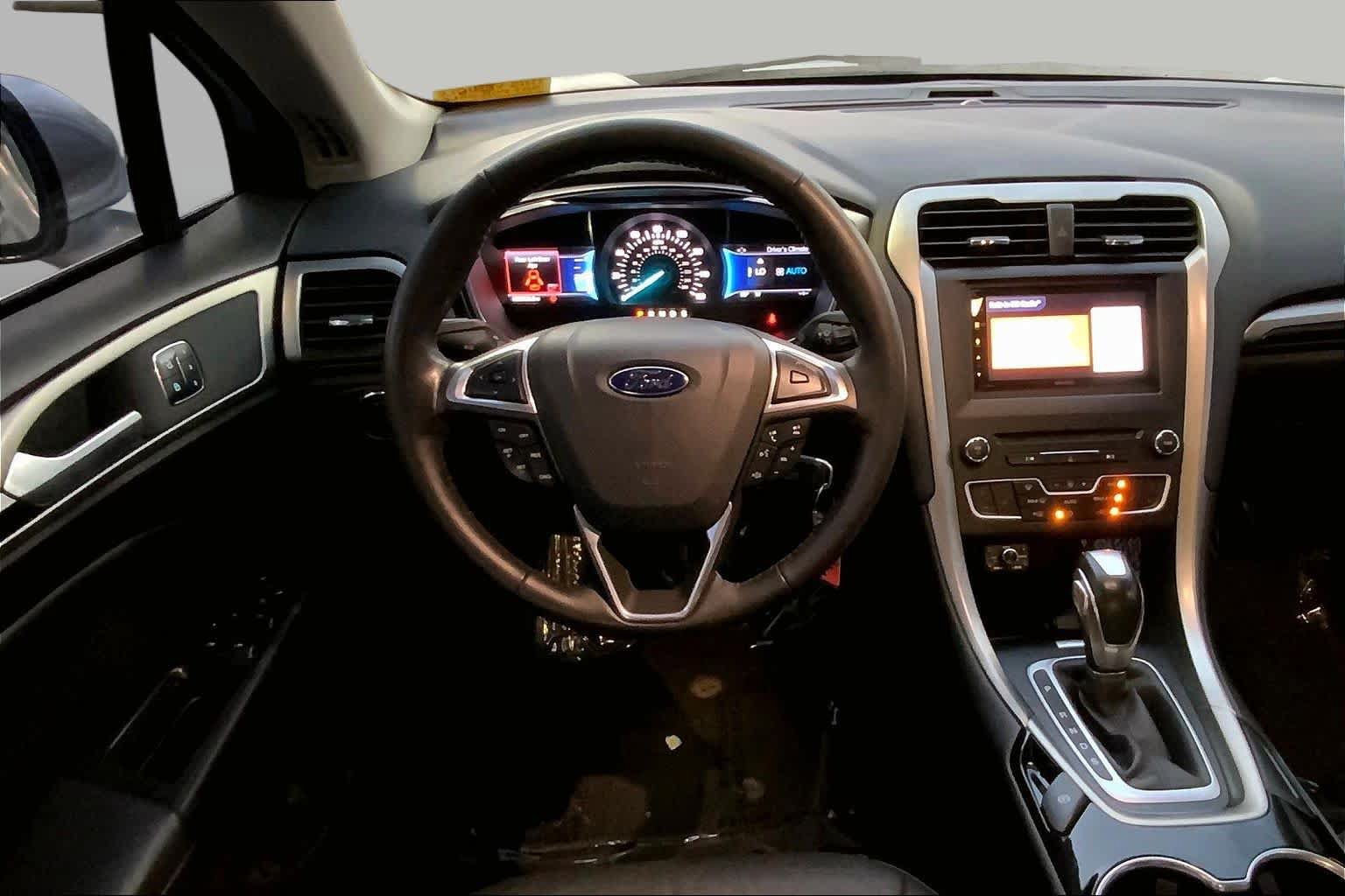 Used 2016 Ford Fusion SE w/ Equipment Group 202A FWD image 6