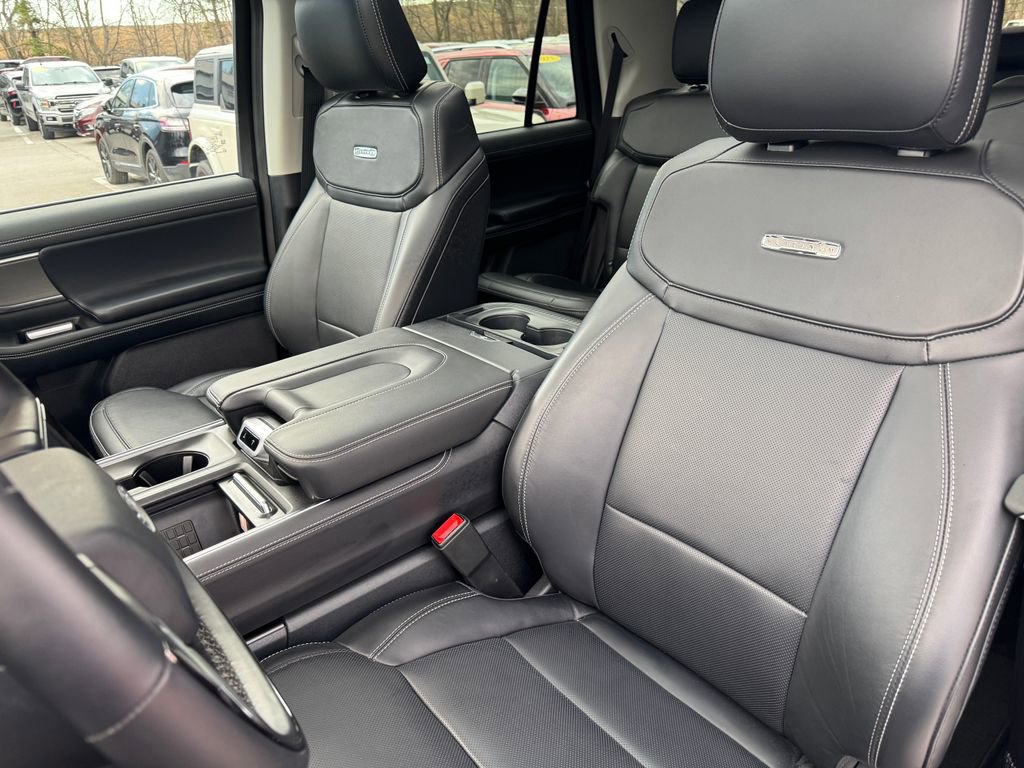 Used 2025 Ford Expedition Platinum w/ Driver's Package image 27