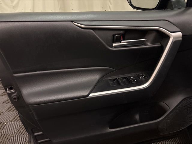 Used 2021 Toyota RAV4 XLE w/ Convenience Package AWD/4WD image 10