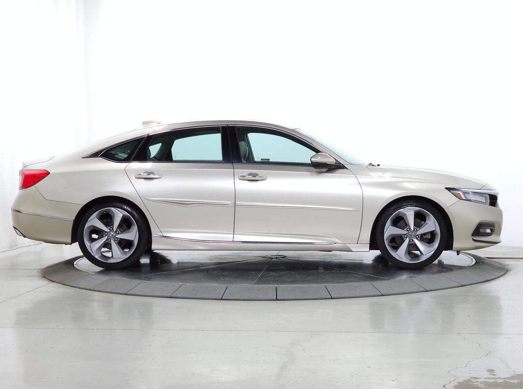 Used 2018 Honda Accord Touring image 11