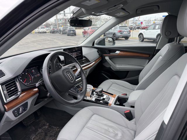 Used 2023 Audi Q5 2.0T Premium w/ Convenience Package image 6