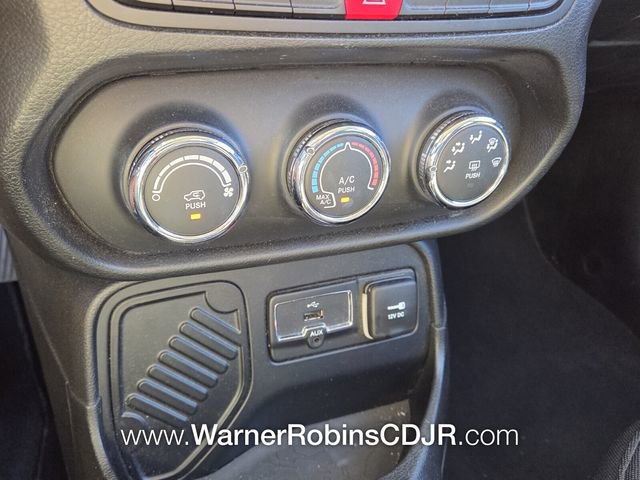 Used 2015 Jeep Renegade Sport w/ Power & Air Group FWD image 22