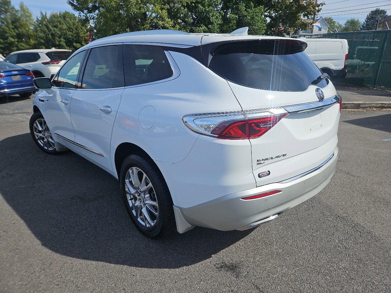 Used 2022 Buick Enclave Premium w/ Experience Buick Package image 5