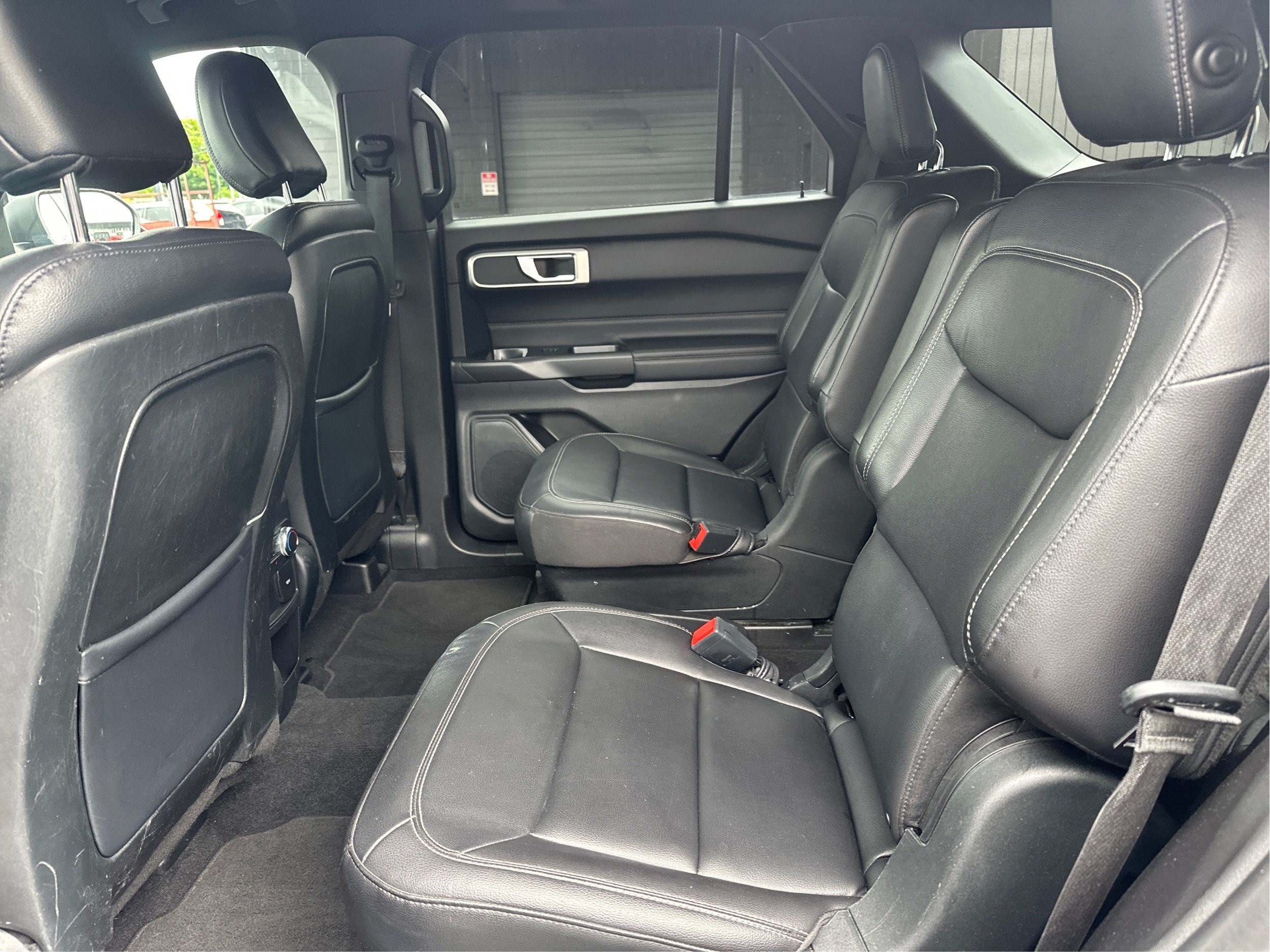 Used 2020 Ford Explorer XLT w/ Equipment Group 202A AWD/4WD image 10