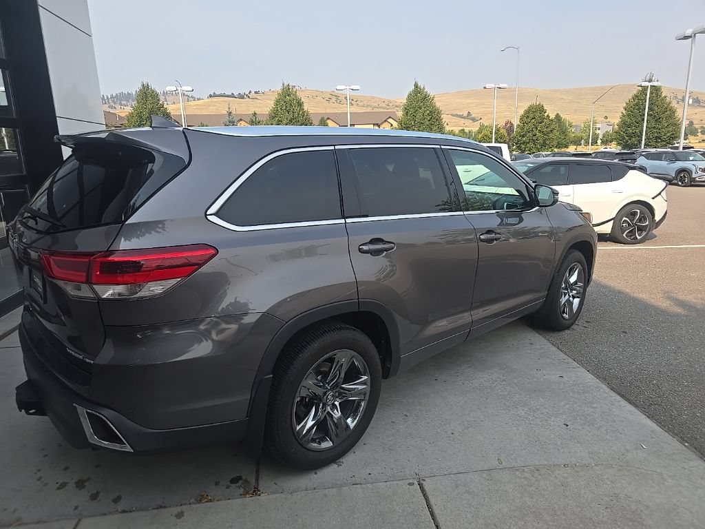 Used 2017 Toyota Highlander Limited Platinum AWD/4WD image 6