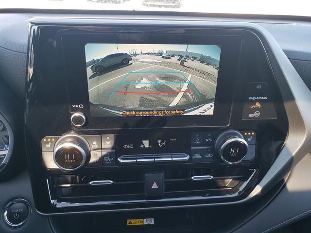 Used 2023 Toyota Highlander XLE image 21