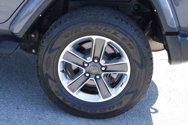 Used 2022 Jeep Wrangler Unlimited Sahara w/ Cold Weather Group AWD/4WD image 6