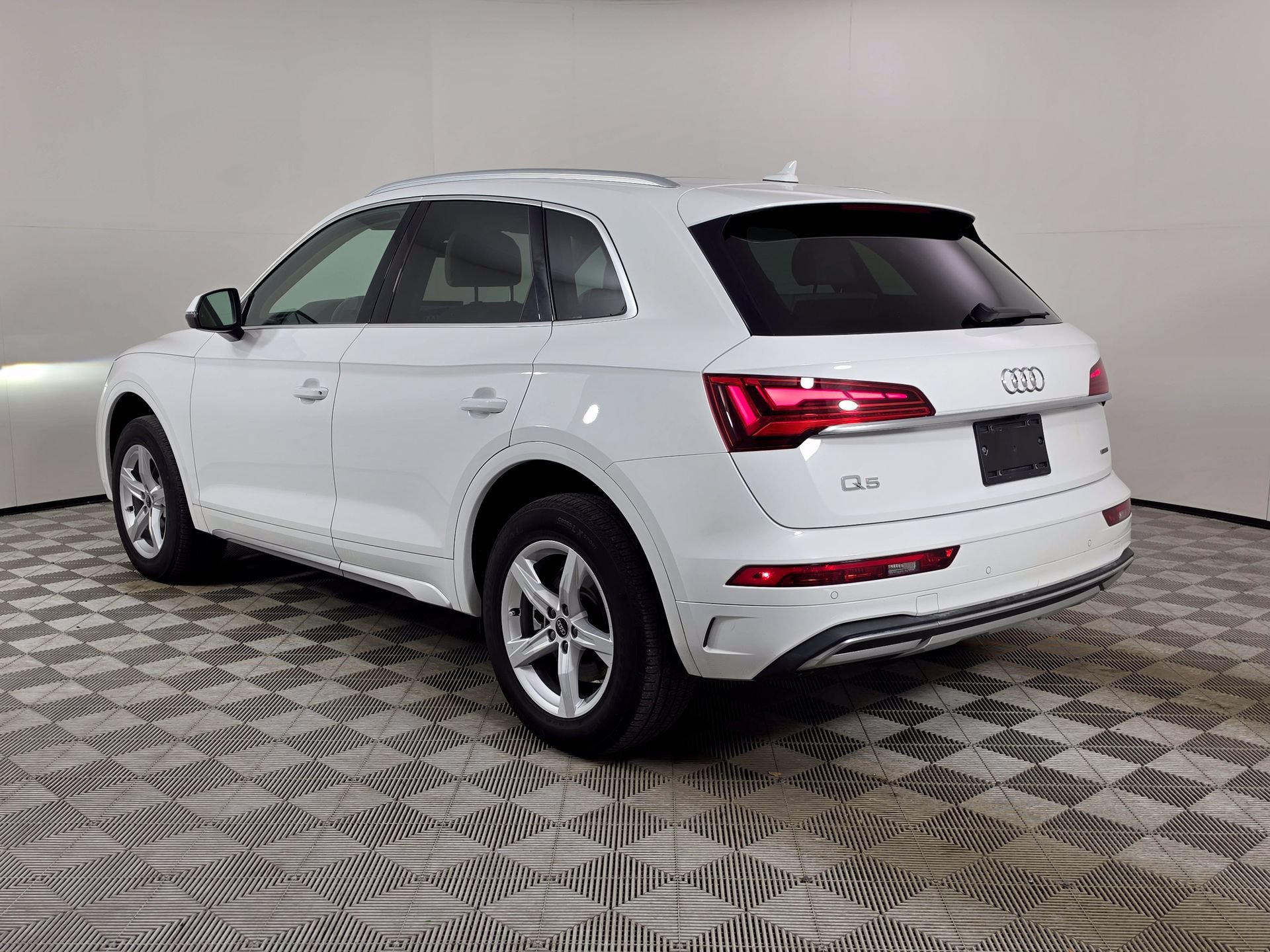 Certified 2023 Audi Q5 Premium Plus w/ Convenience Package AWD/4WD image 5