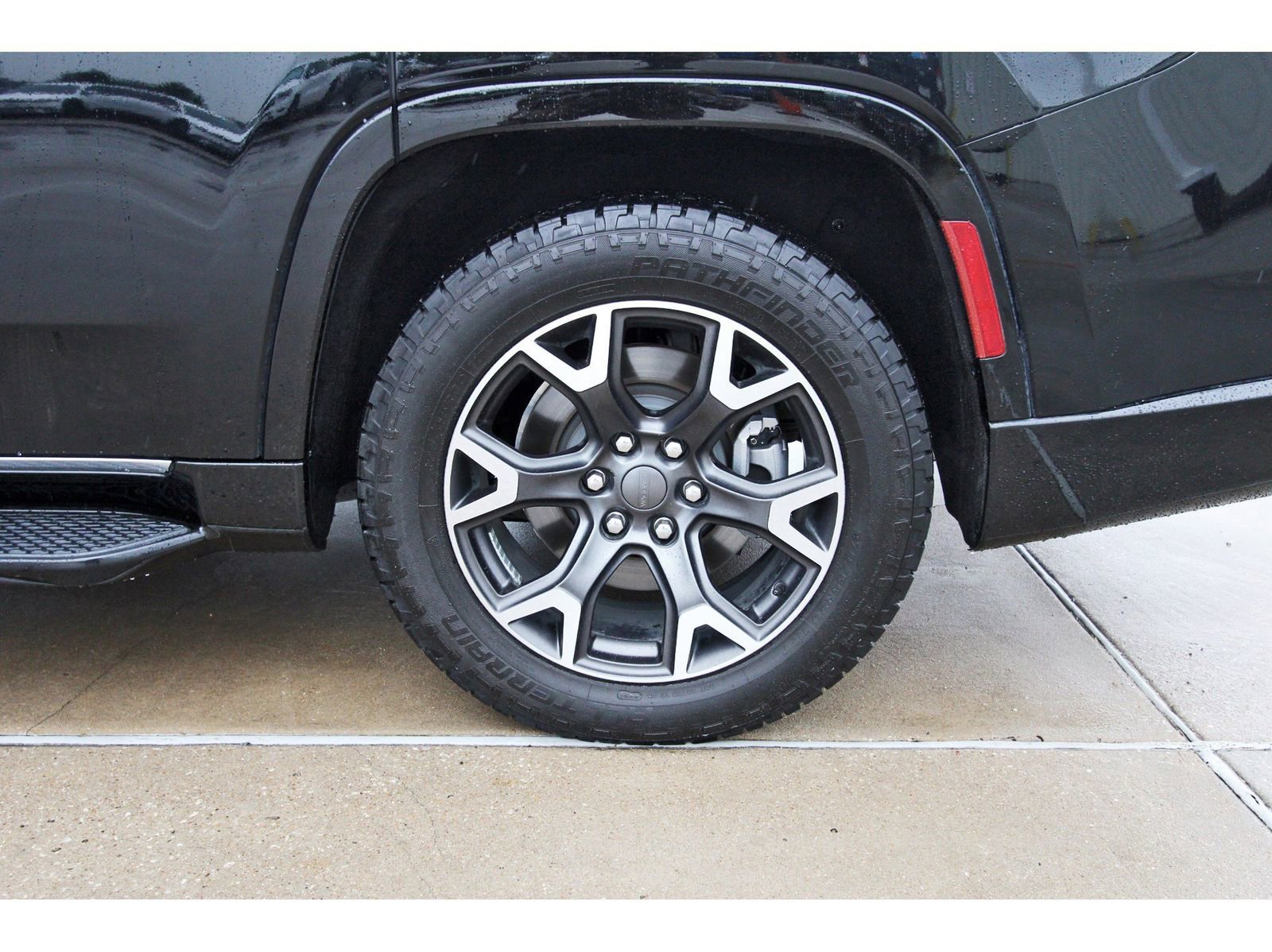 Used 2023 Jeep Wagoneer Series III w/ Preferred Equipment Group AWD/4WD image 31