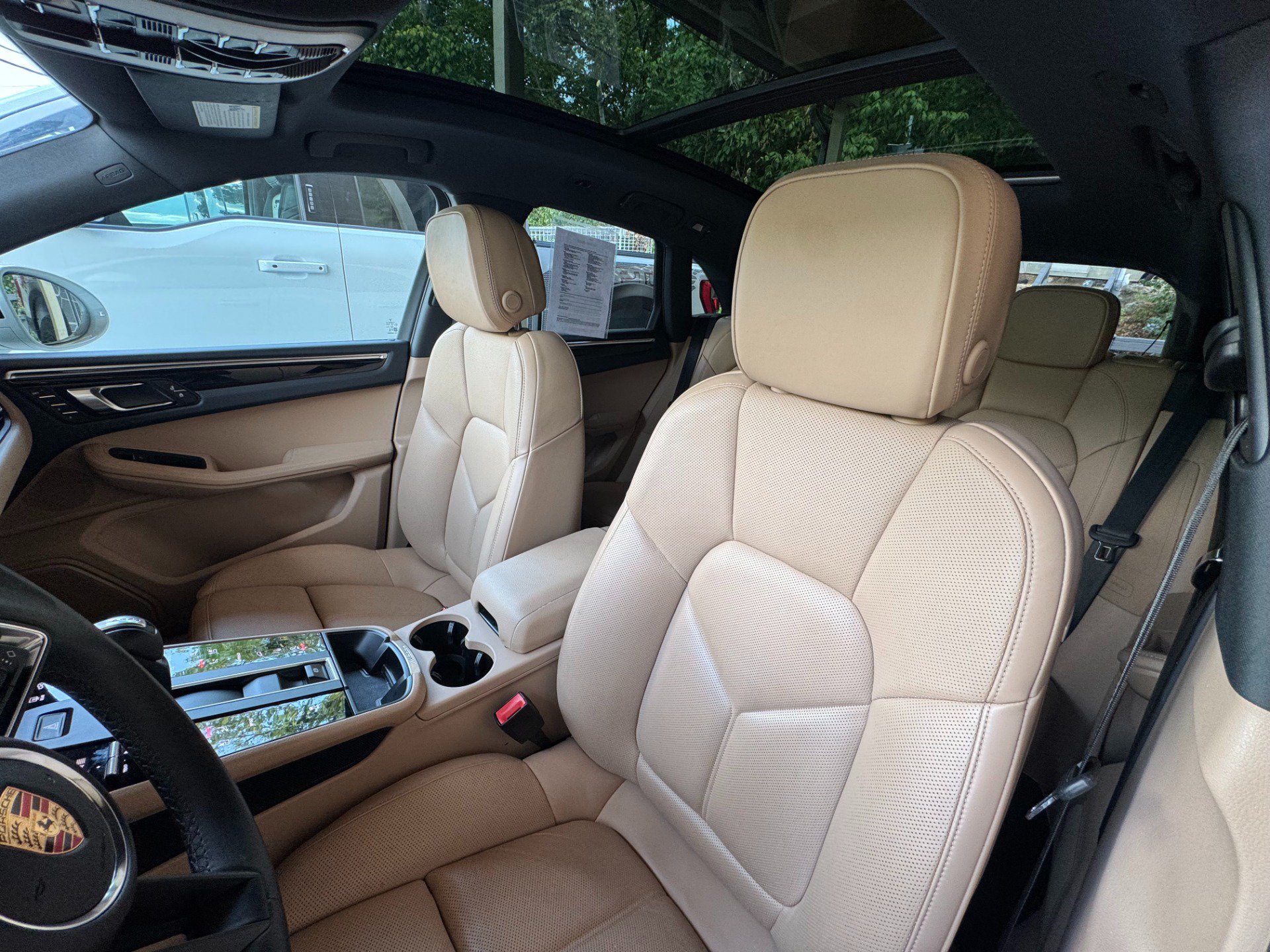 Used 2024 Porsche Macan AWD/4WD image 10