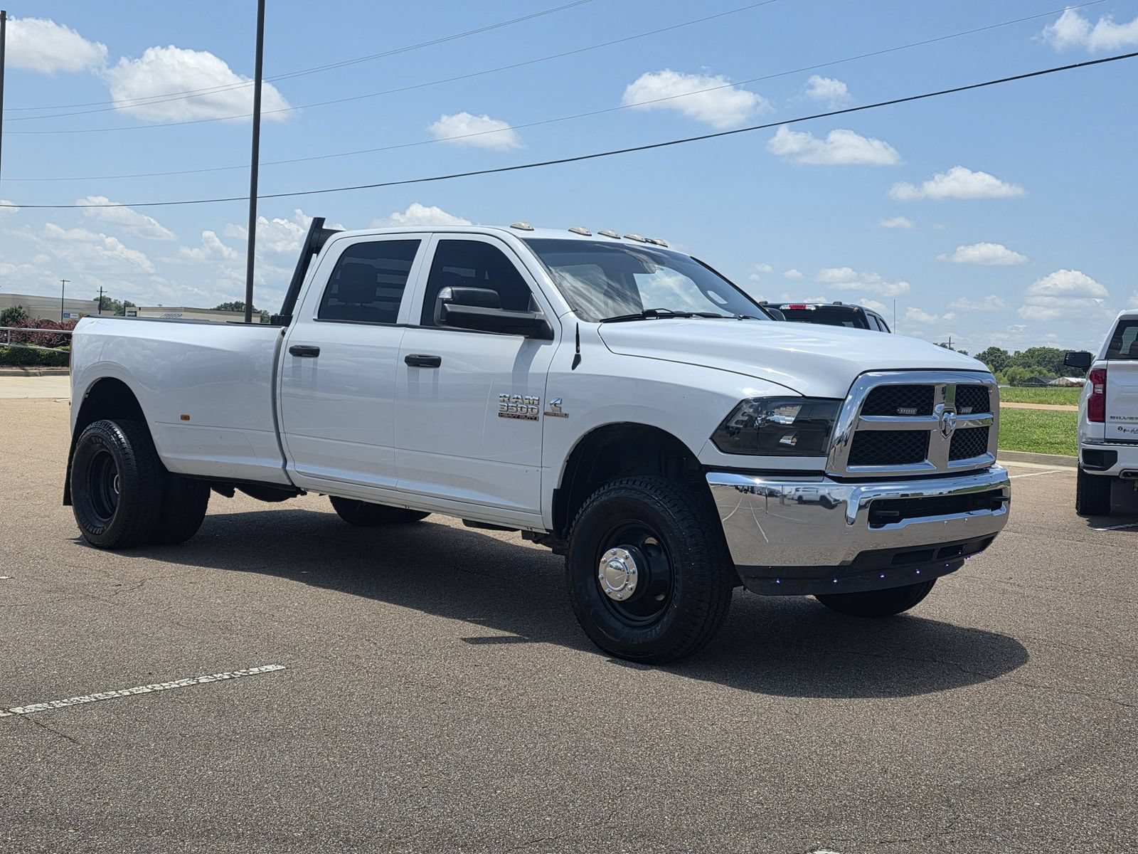 Used 2018 RAM 3500 Tradesman w/ Chrome Appearance Group AWD/4WD image 3
