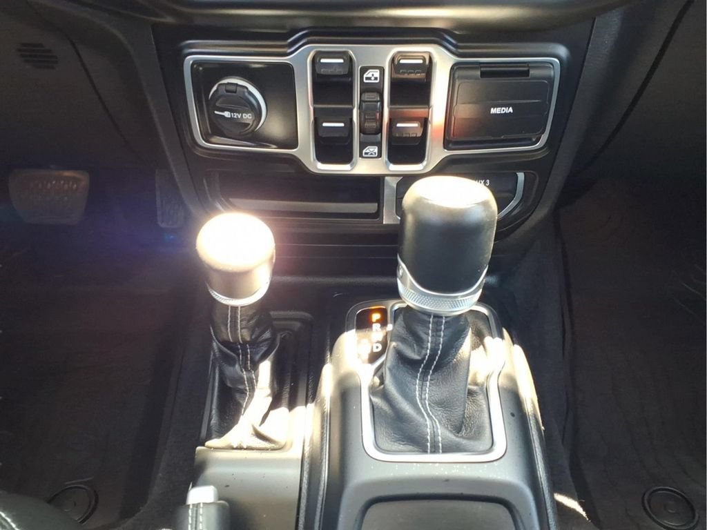 Used 2021 Jeep Wrangler Unlimited Sahara AWD/4WD image 19