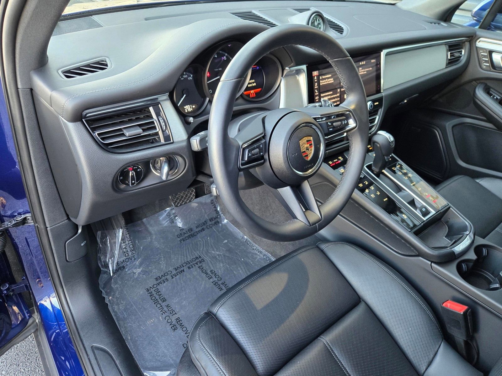 Used 2025 Porsche Macan AWD/4WD image 4