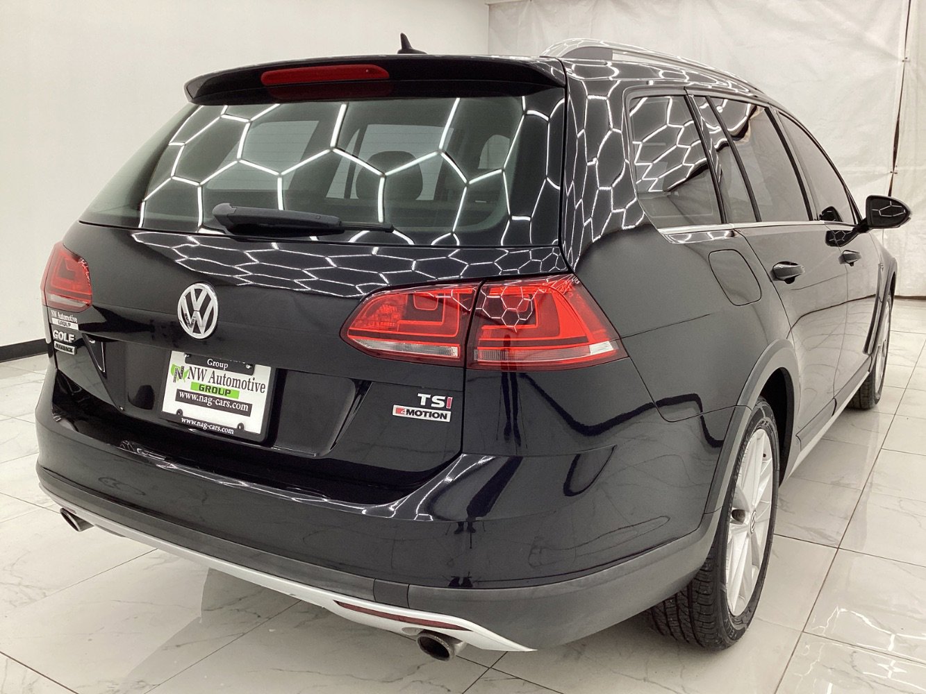 Used 2017 Volkswagen Golf Alltrack S image 8