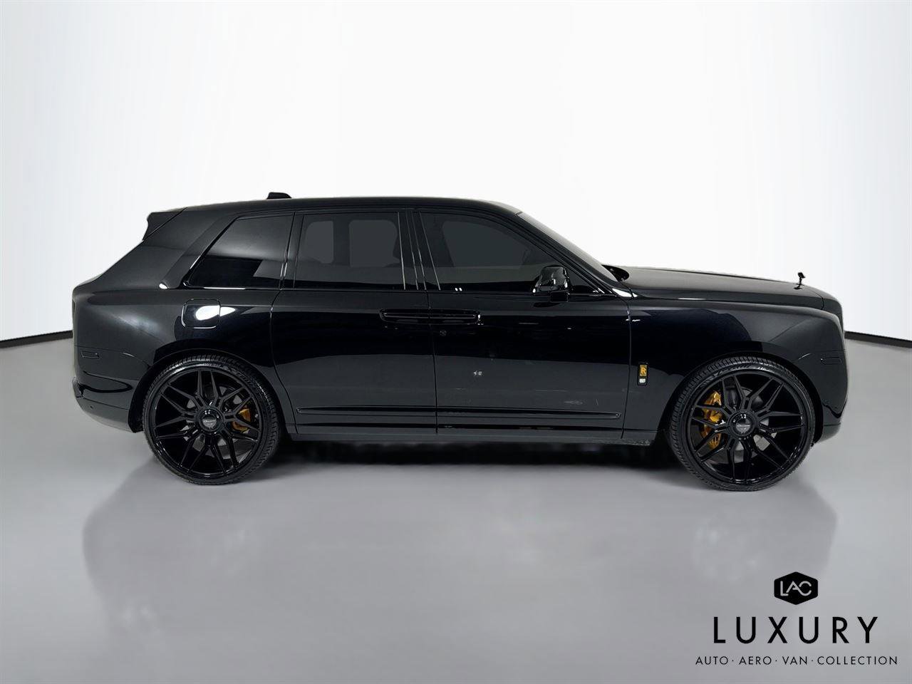 Used 2022 Rolls-Royce Cullinan w/ Interior Detailing Package image 5