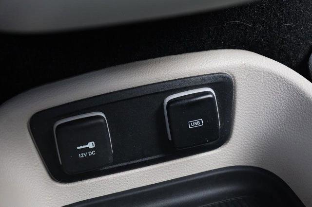 Used 2019 Chrysler Pacifica Touring Plus w/ Tire & Wheel Group FWD image 18