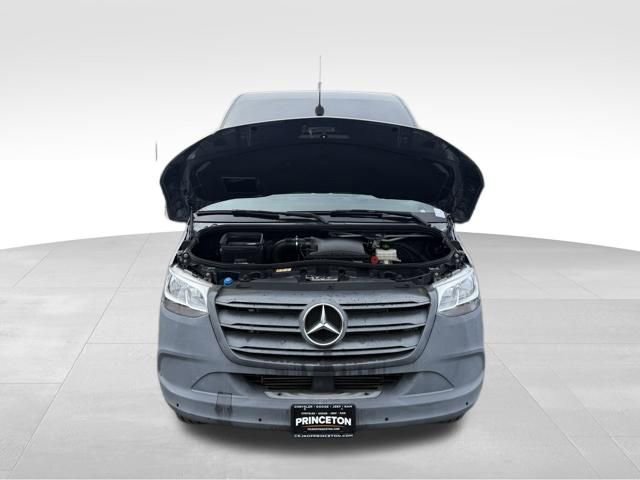 Used 2022 Mercedes-Benz Sprinter 4500 w/ Parking Package image 9