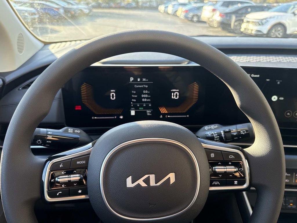 New 2026 Kia Carnival LX image 10