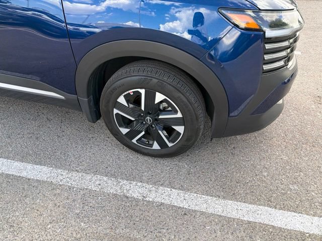 Certified 2025 Nissan Kicks SV w/ Charging Package AWD/4WD image 3
