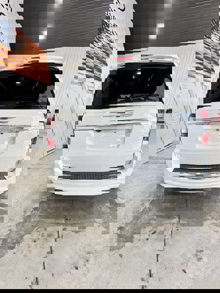 Used 2013 Chrysler Town & Country Touring image 6