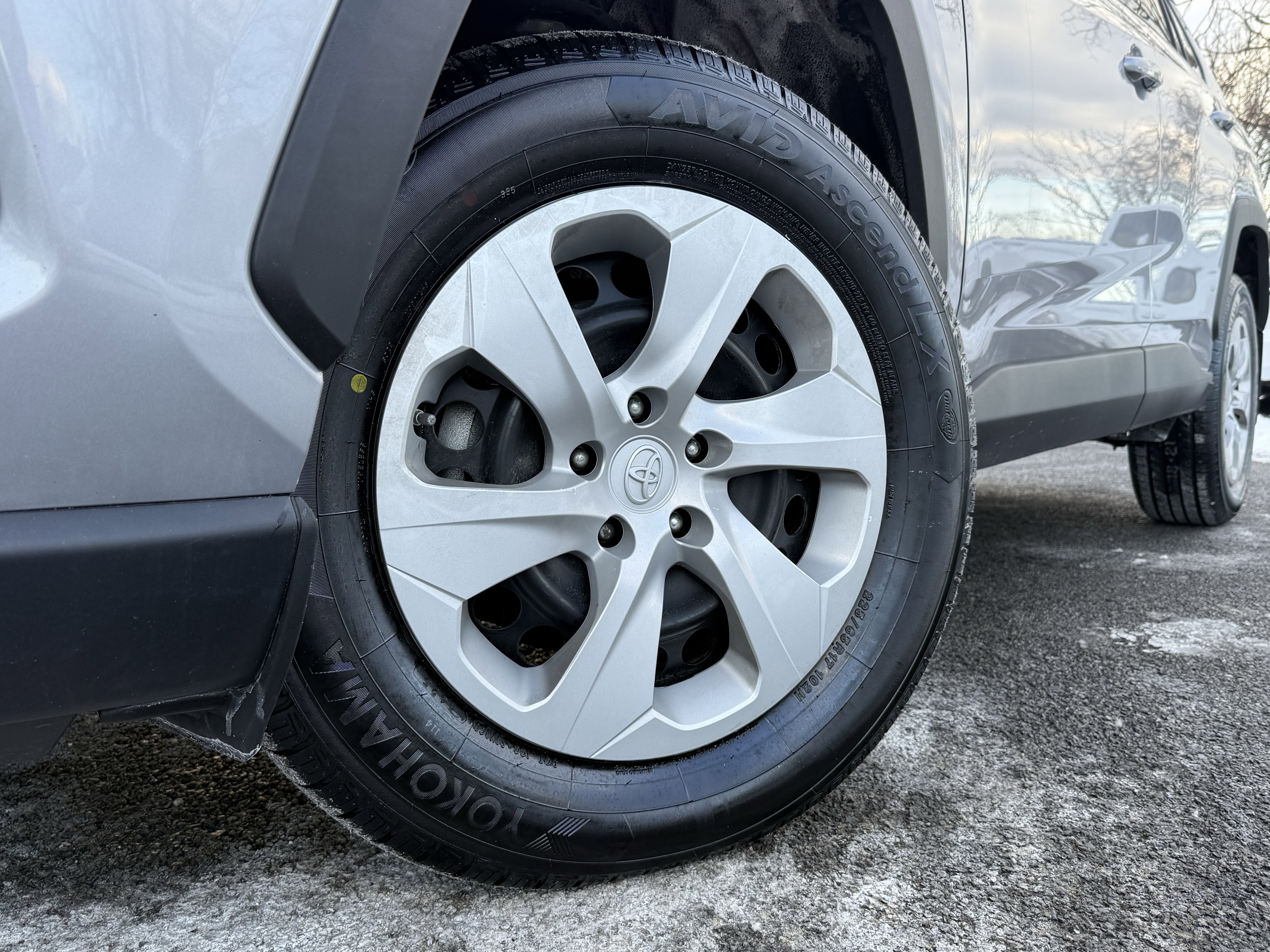 Used 2024 Toyota RAV4 LE image 4