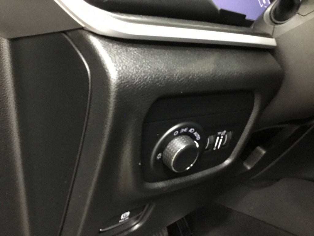 Used 2023 Jeep Grand Cherokee Altitude AWD/4WD image 9