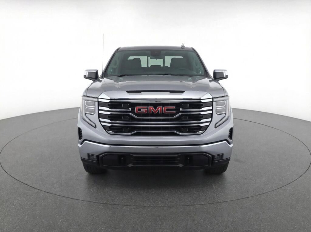 Used 2024 GMC Sierra 1500 SLT image 2