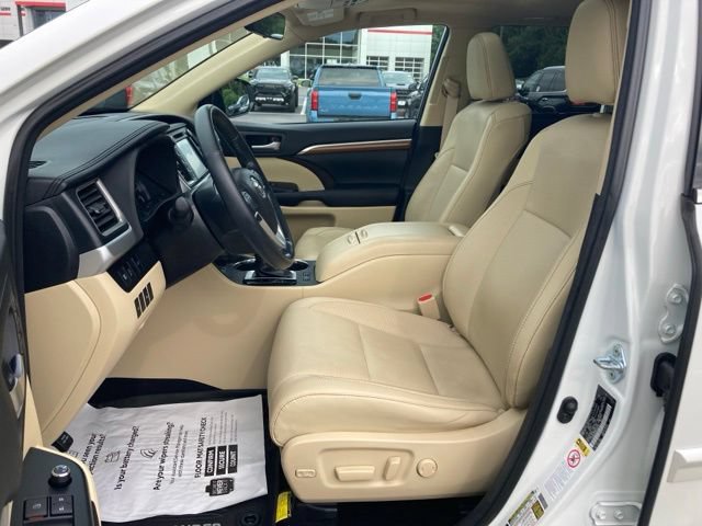 Used 2017 Toyota Highlander Limited AWD/4WD image 17