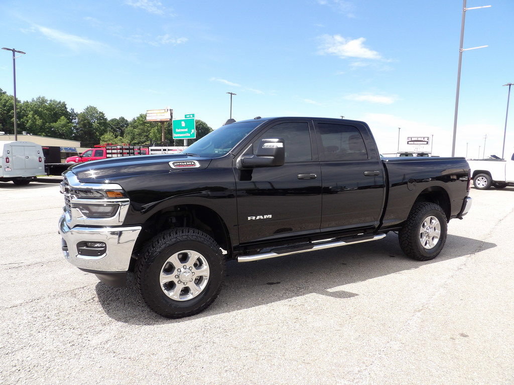 Used 2026 RAM 2500 Big Horn AWD/4WD image 3