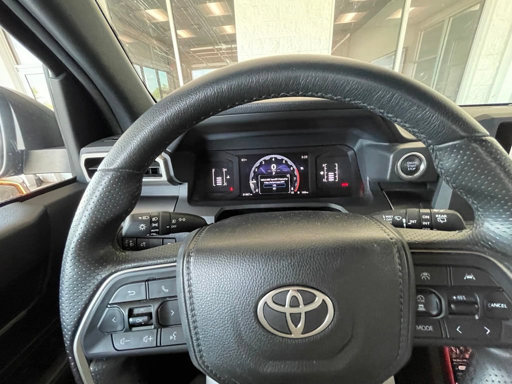 Used 2025 Toyota 4Runner SR5 AWD/4WD image 13
