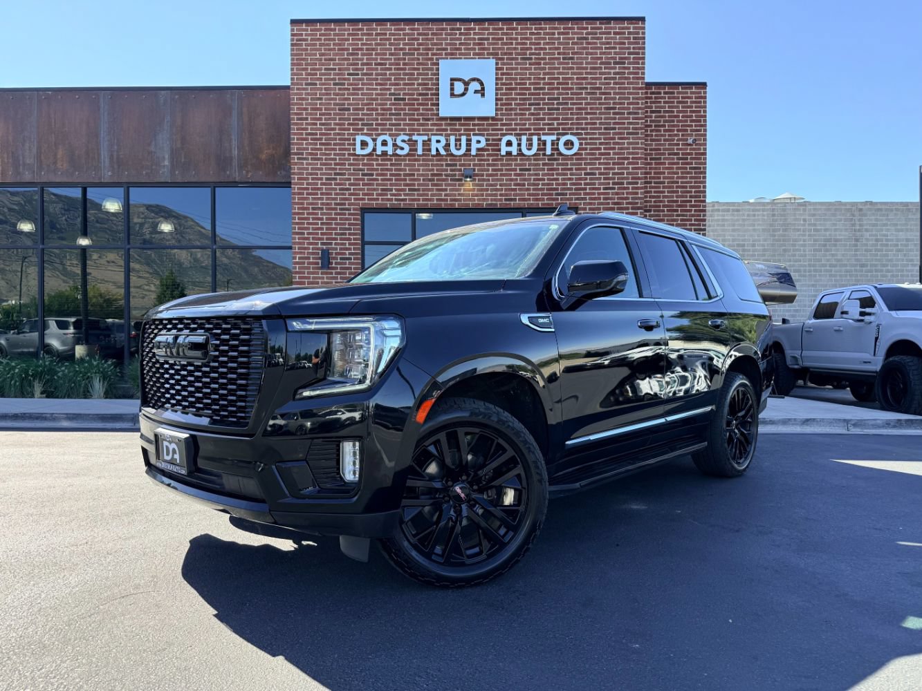 Used 2021 GMC Yukon SLT w/ Rear Media and Nav Package AWD/4WD image 1