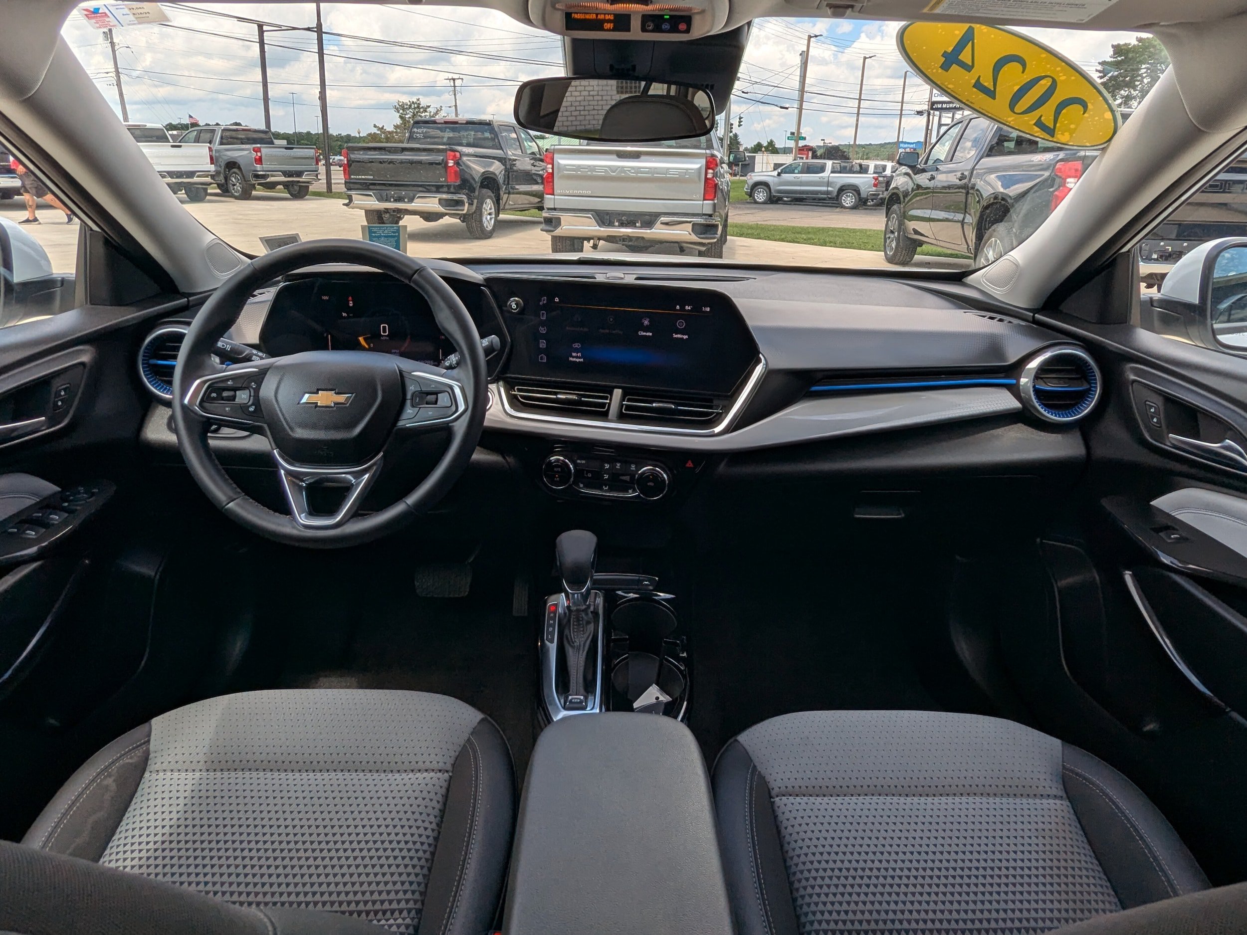 Used 2024 Chevrolet Trax LT w/ Driver Confidence Package FWD image 11