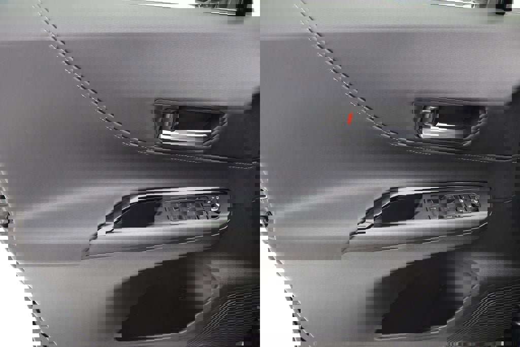 Used 2022 Toyota Venza LE image 13