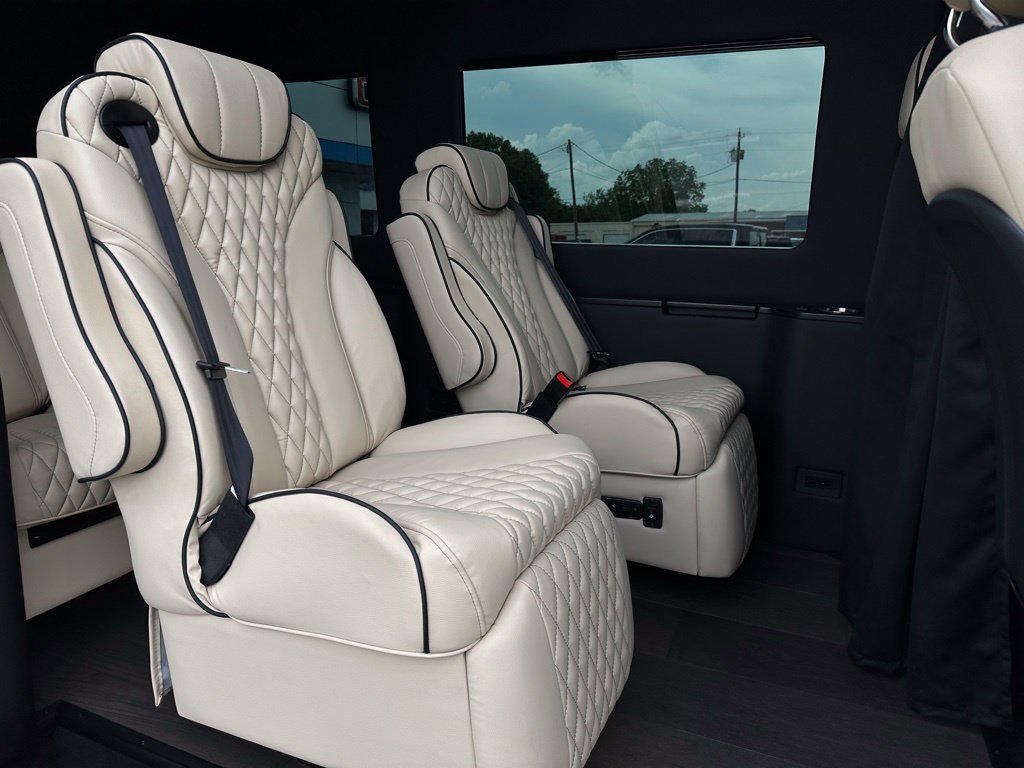 Used 2023 Mercedes-Benz Sprinter 3500 image 19