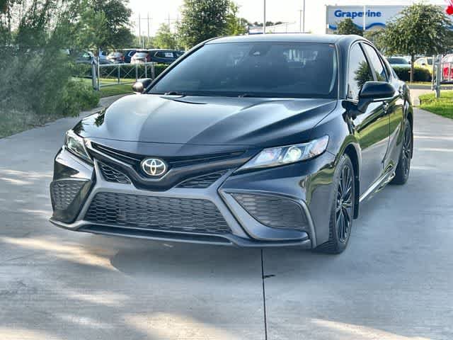 Used 2022 Toyota Camry SE AWD/4WD image 2